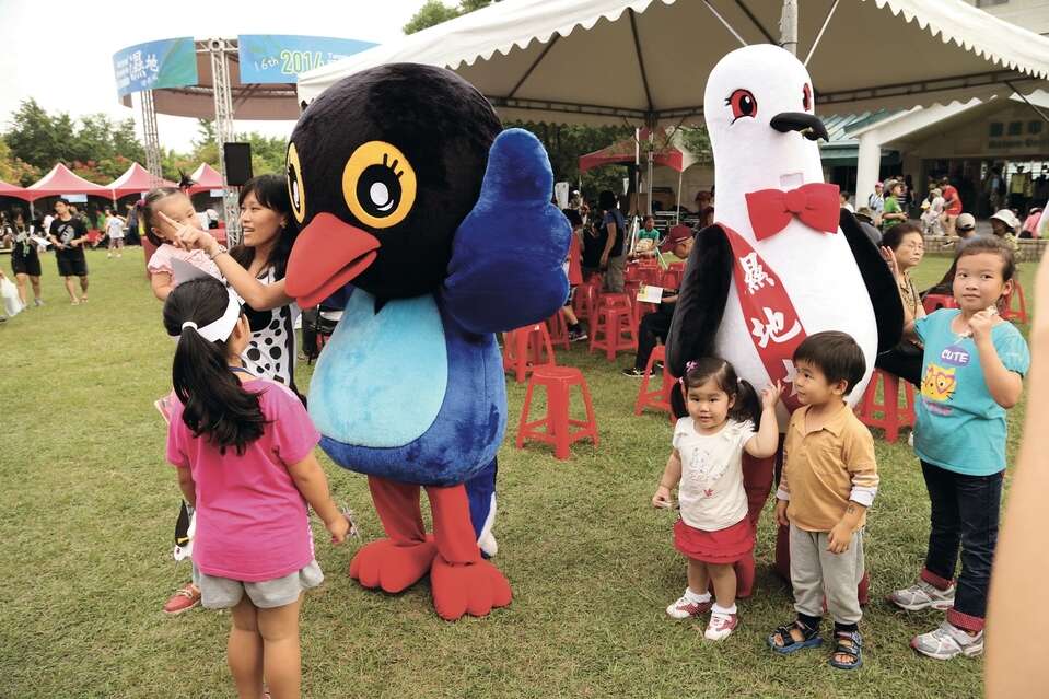 台北市野鳥學會藉著舉辦各種有趣的活動，邀請民眾一起認識飛羽的世界