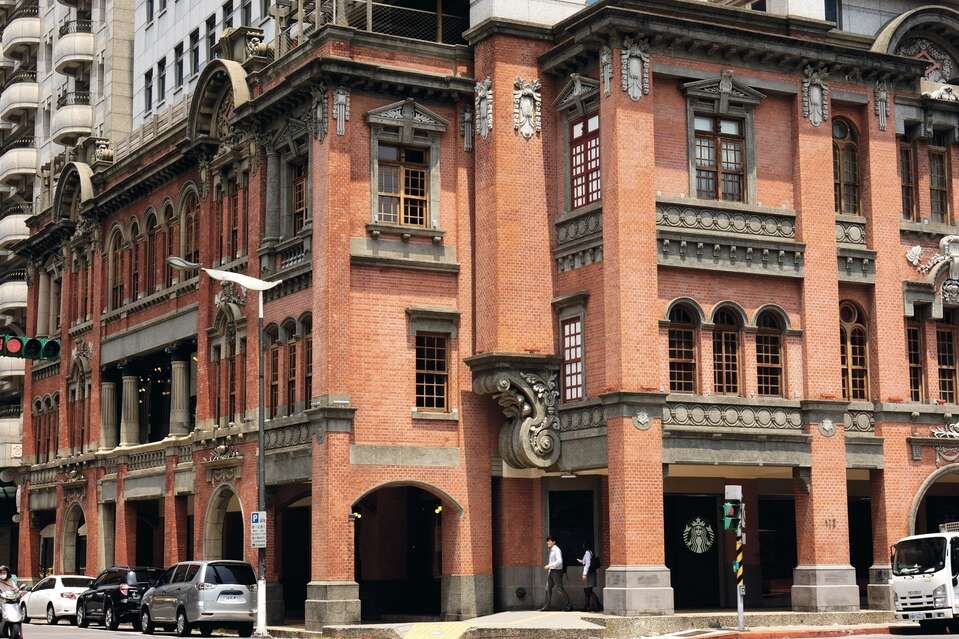 迪化街上處處可見巴洛克式建築 迪化街上處處可見巴洛克式建築