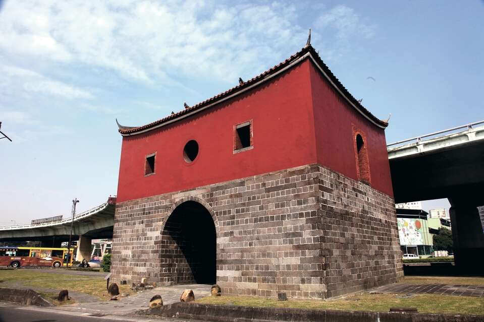 北门是台北府城5大城门中，唯一保持建城原貌的城门，市府计画以文化古蹟保存的角度，重现北门地景意象