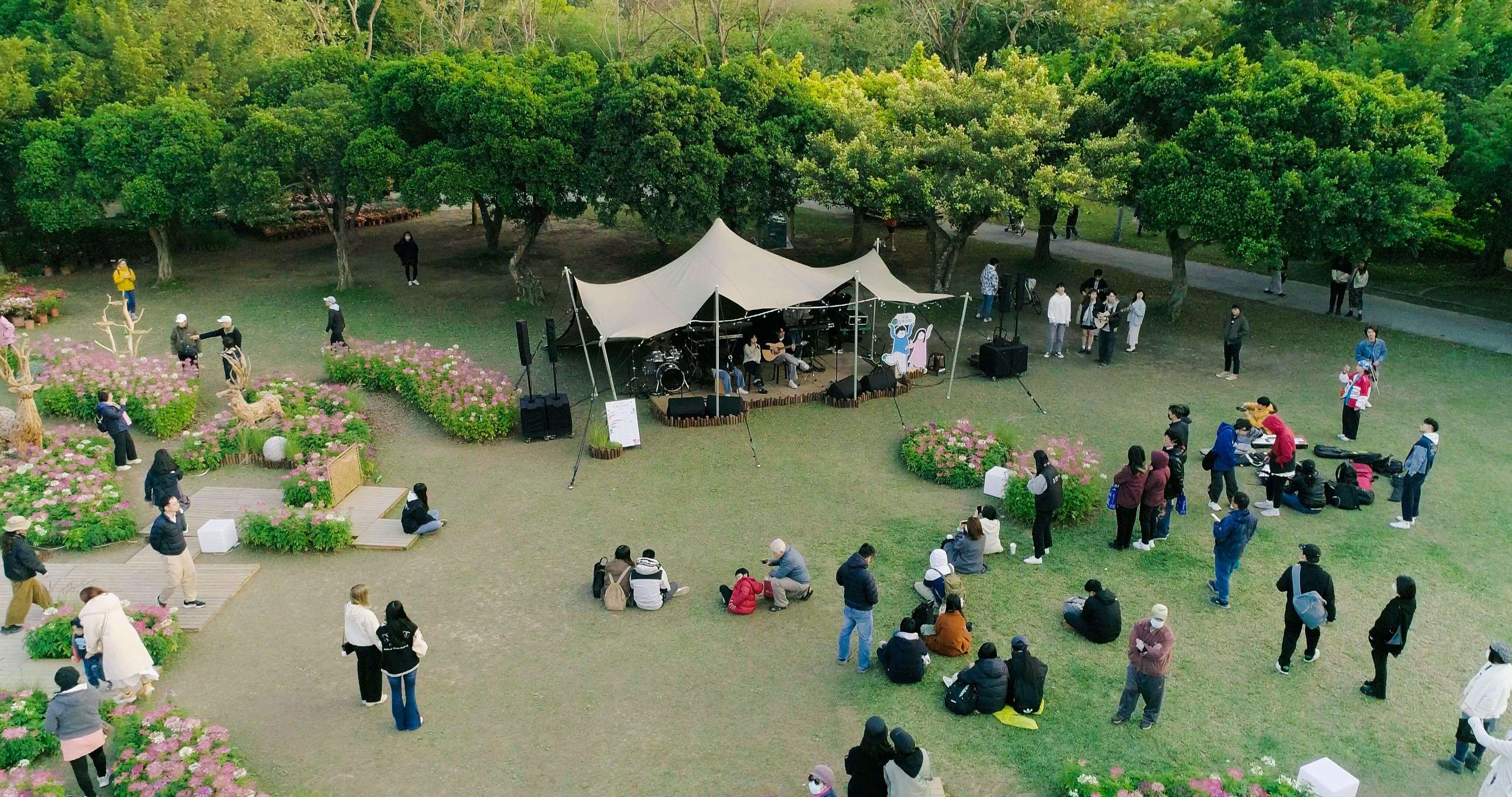 週六限定！精彩不間斷的 「安森音樂派對」， 一起在杜鵑花海中聽音樂！(圖片來源：臺北市政府工務局公園路燈工程管理處)