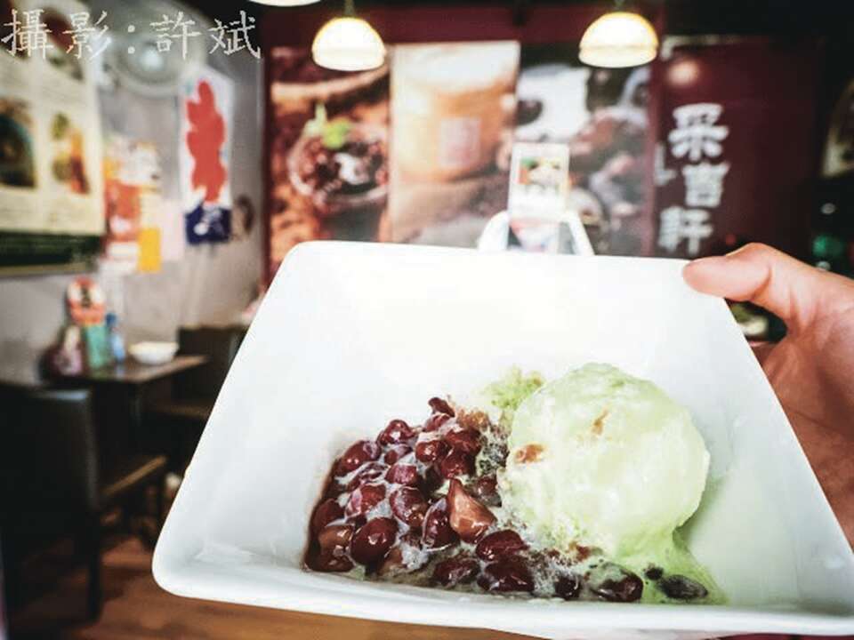 )一口碩大軟綿的紅豆,一口冰淇淋,滿滿的幸福滋味。 )一口碩大軟綿的紅豆,一口冰淇淋,滿滿的幸福滋味。