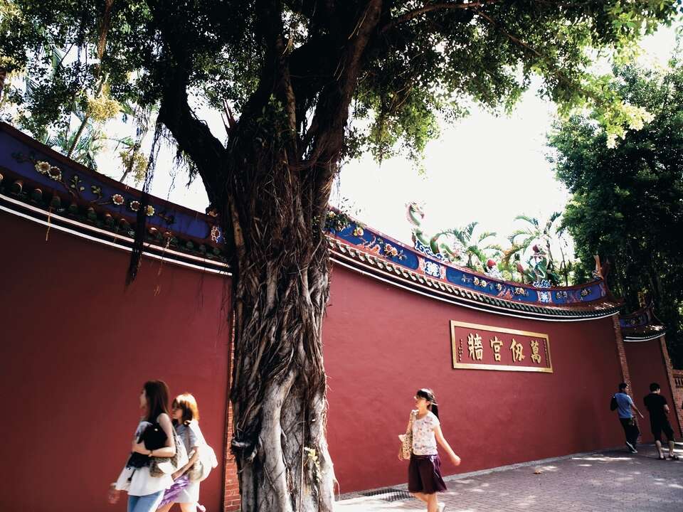 台北孔庙有一道万仞宫墙。