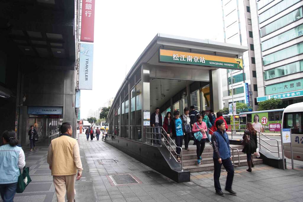 G3-14_電扶梯-松江南京站-2_台北捷運公司提供.jpg