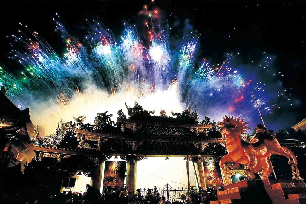 2010佳作17-陈宗伯-祥狮献瑞.jpg