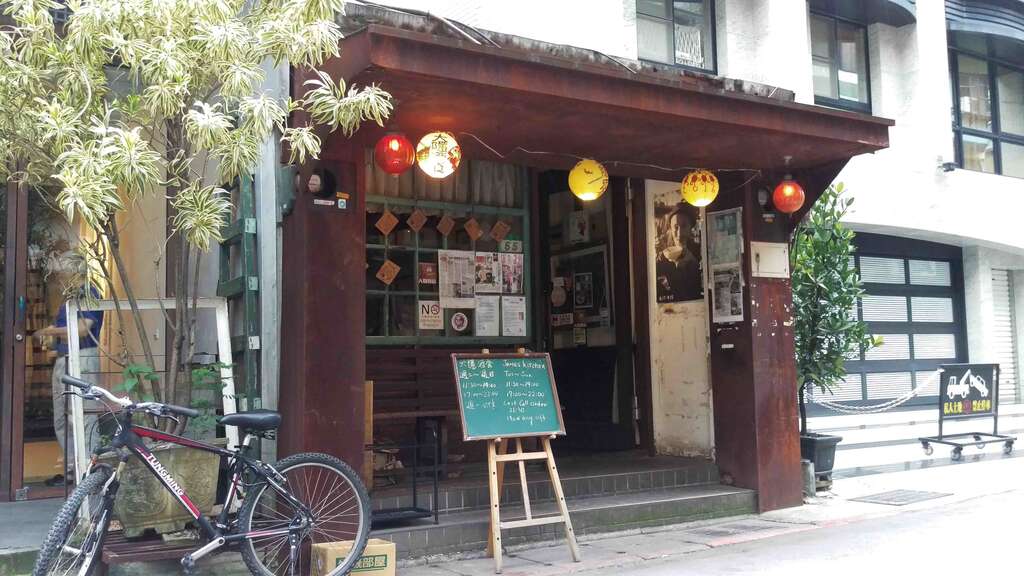 永康街有著宜動宜靜、互為表裡的多層次文化況味。（蘭萱攝）