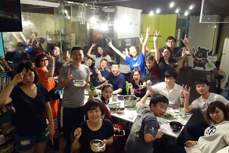 旅館業者辦理煮火鍋活動，體驗臺灣美食文化