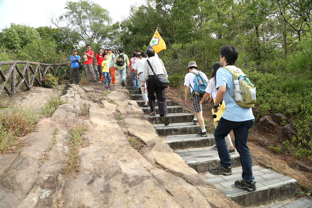 军舰岩亲山步道