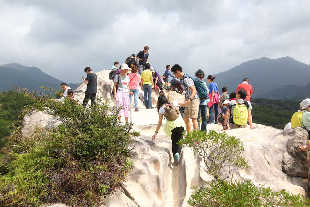 登上军舰岩顶