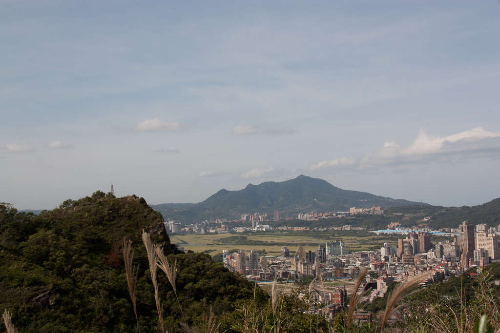 远眺山峦层层视野辽阔