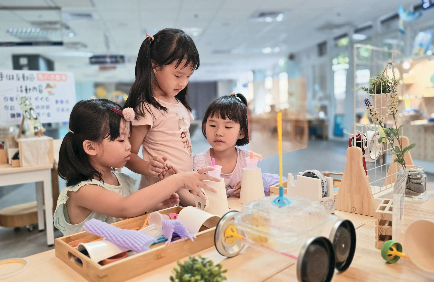 STEAM教育讓幼兒透過手作體驗、玩遊戲等方式探索科學概念。P38-41_台北新日常_科技跨域教育 -2@台北市教育局