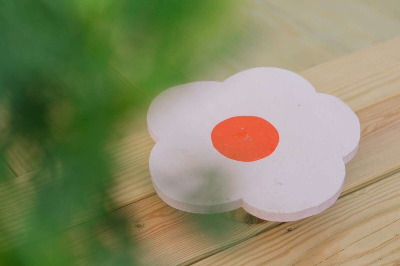 ツツジ祭り「安森の冠」が花畑の新たなランドマークに