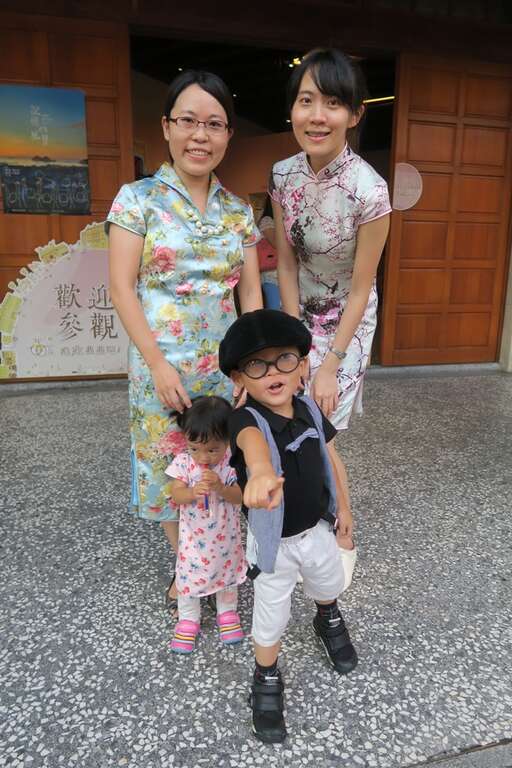 1岁小朋友变装参加1920变装游行超萌
