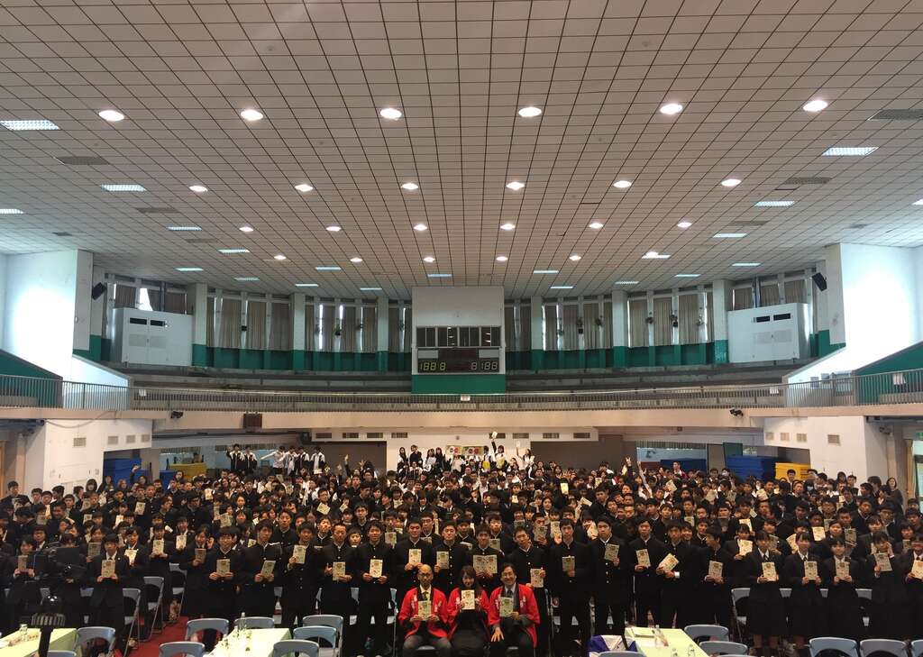 台北市士林高商与日本清水樱丘高校超过600位同学一起交流