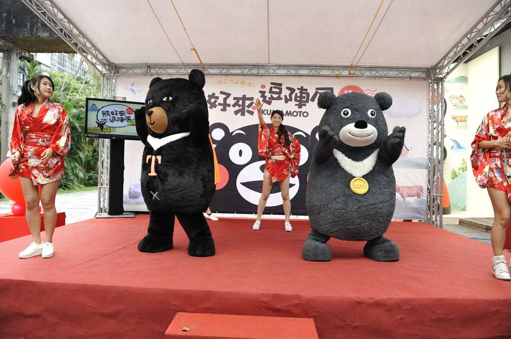 「熊讚Bravo」邀請好朋友「喔熊」一同表演，展現精彩舞技！