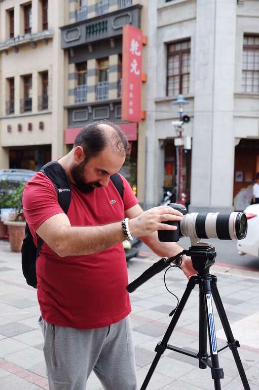 土耳其導演走訪大稻埕地區，對當地充滿傳統風味的歷史建物感到驚艷