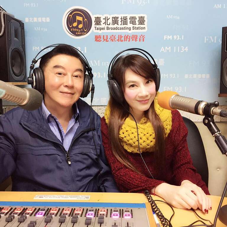 補教名師搭檔主持(右)陳子璇老師(左)高國華老師