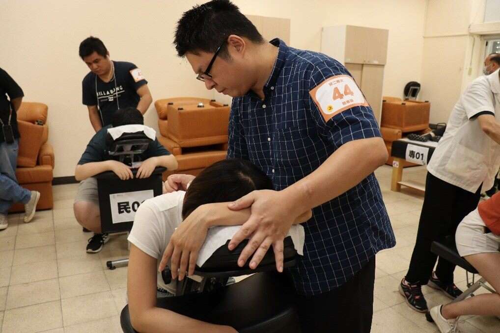 112年首届按摩大赛(初赛)情形(图片来源：台北市政府劳动局)
