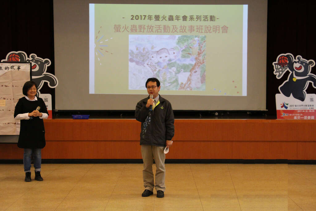 图1.公园处处长感谢果陀剧场提供专业培训老人故事班