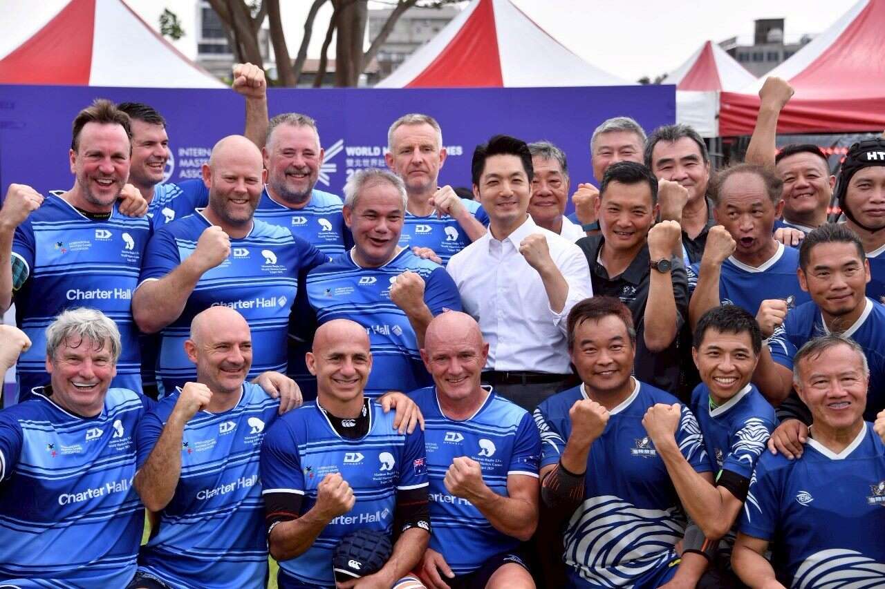 这场比赛由台北市姊妹市——澳洲黄金海岸市长Tom Tate亲自领军的Mosman Masters队，对战来自台湾中部地区及军职退役橄榄球爱好者所组成的OceanLand Blizzard队。(图片来源：台北市政府秘书处媒体事务组)