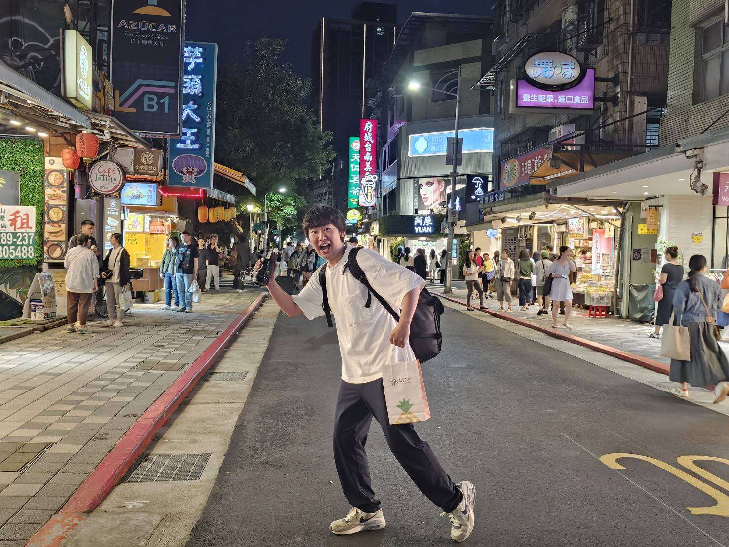 西园寺认为永康街徒步区的设立对观光客来说相当自在又安心，十分推荐日本旅客走访。(图片来源：台北市政府观光传播局)