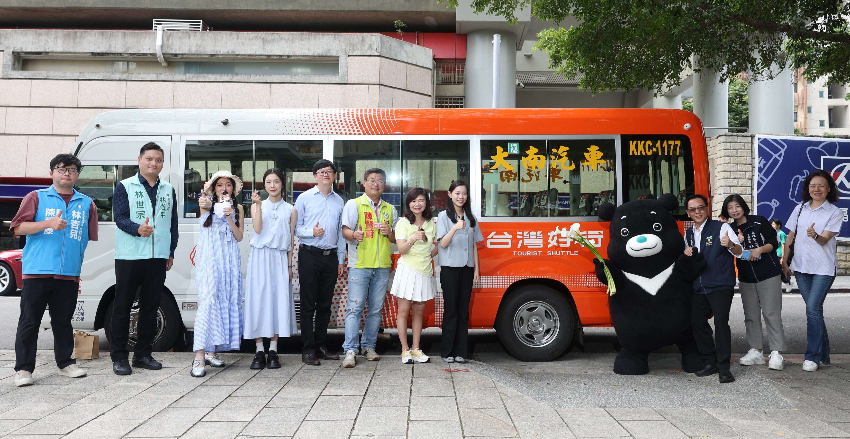 台湾好行~北投-竹子湖线新车造型亮相(图片来源：台北市政府观光传播局)