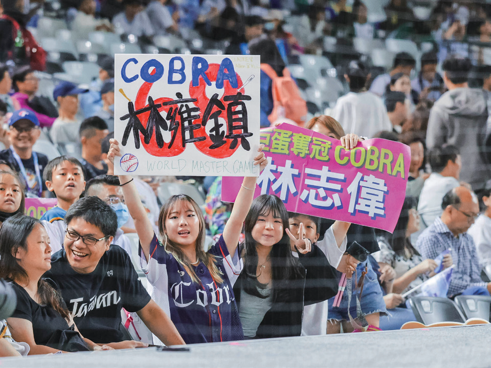 P38-41-台北新日常-7@2025雙北世界壯年運動會執行委員會-熱情民眾到大巨蛋為選手加油。