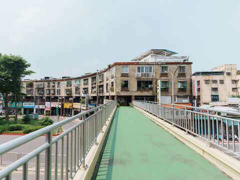 Hua-Jian Construction Housing (Huajiang Housing Complex - Circular Overpass) 