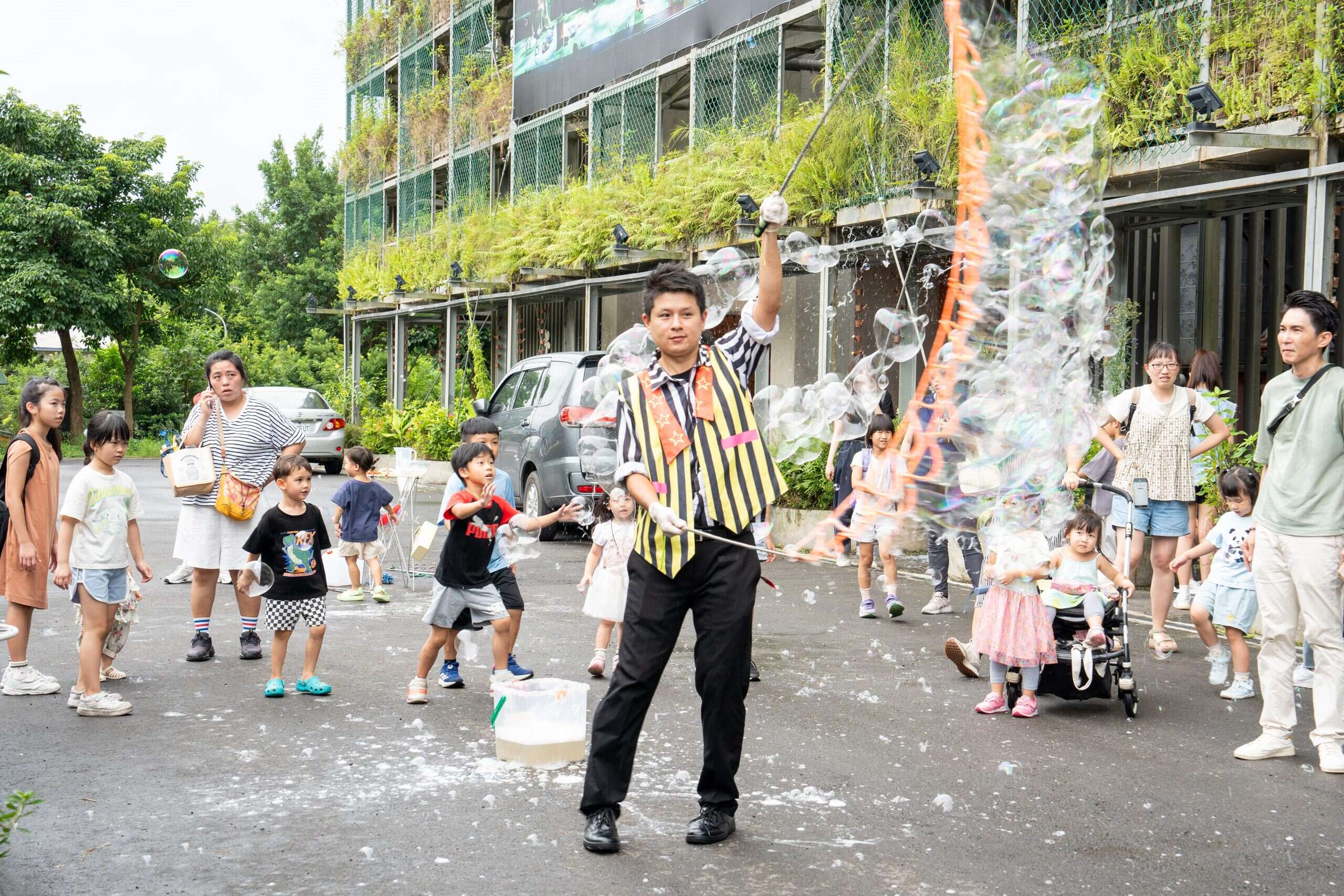 2025年孩子生活节泡泡秀与亲子互动