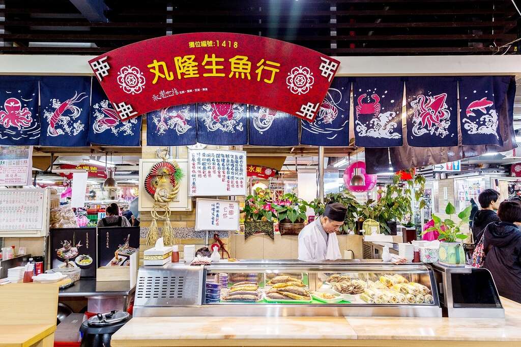 假日来一趟市场散策，看看台北市场新貌。（卢大中摄）