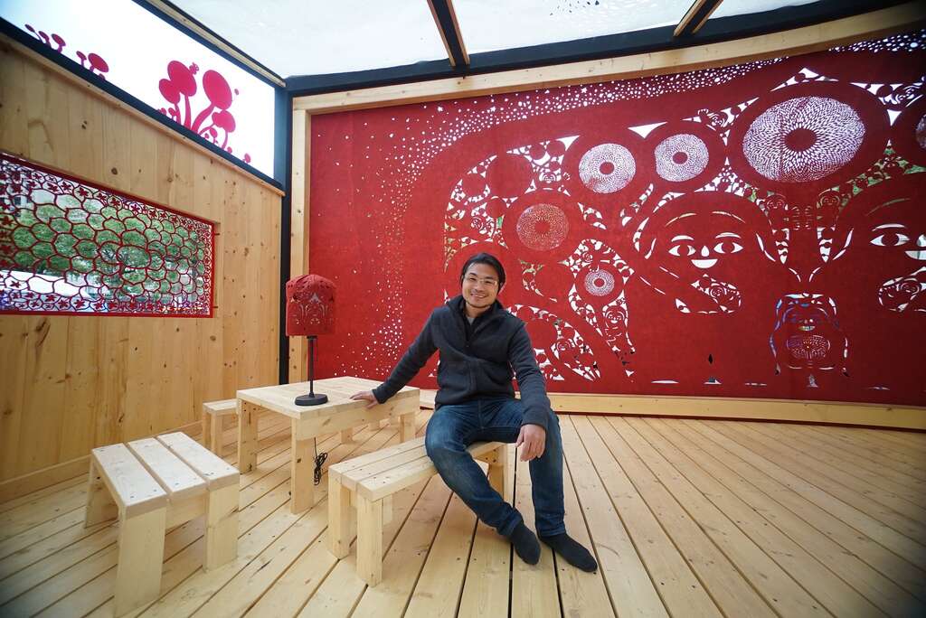 「家」由剪纸艺术家杨士毅打造