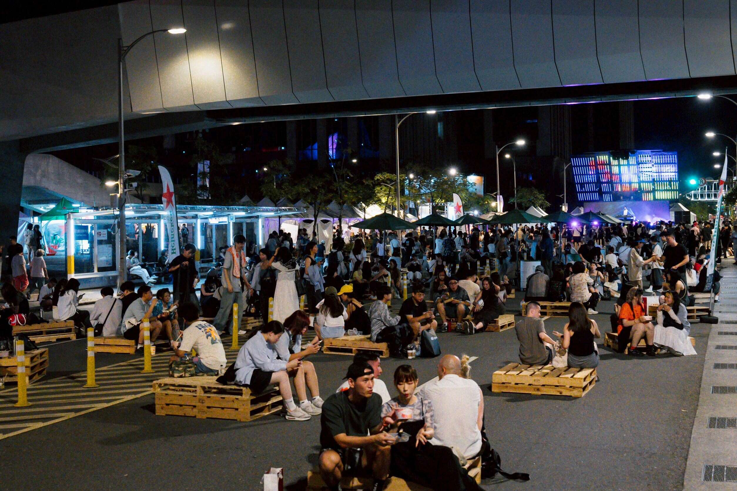 「北流大道 TMC Blvd.」现场有DJ轮番演出(图片来源：台北市政府文化局)