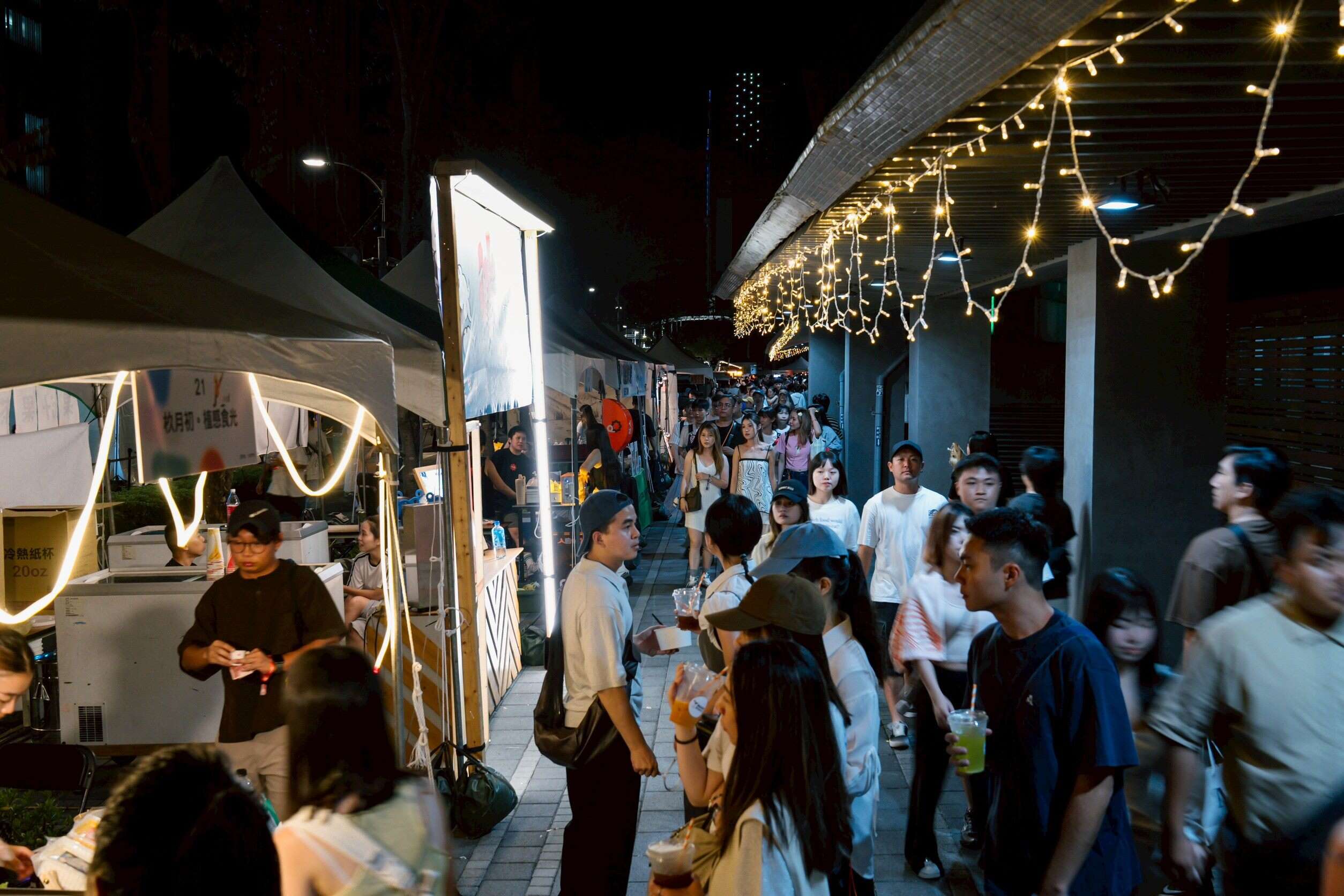 人气美食市集摊位(图片来源：台北市政府文化局)