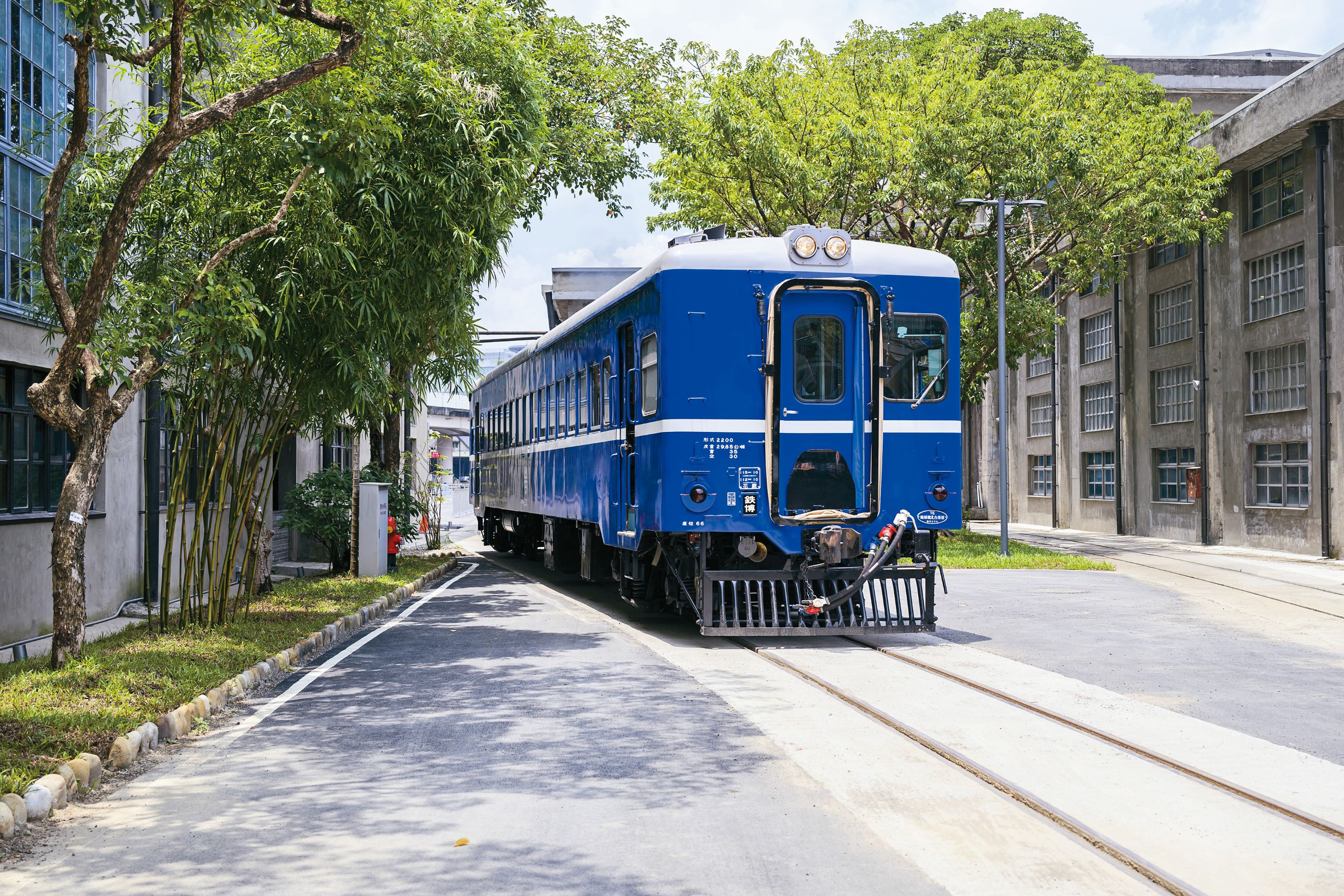 家鐵道博物館推出假日限定的藍皮柴油客車乘車體驗。（圖／國家鐵道博物館）