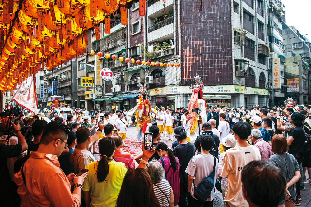 3@詹登貴-大稻埕「迎城隍」遶境活動,再現「五月十三人看人」的熱鬧盛況。