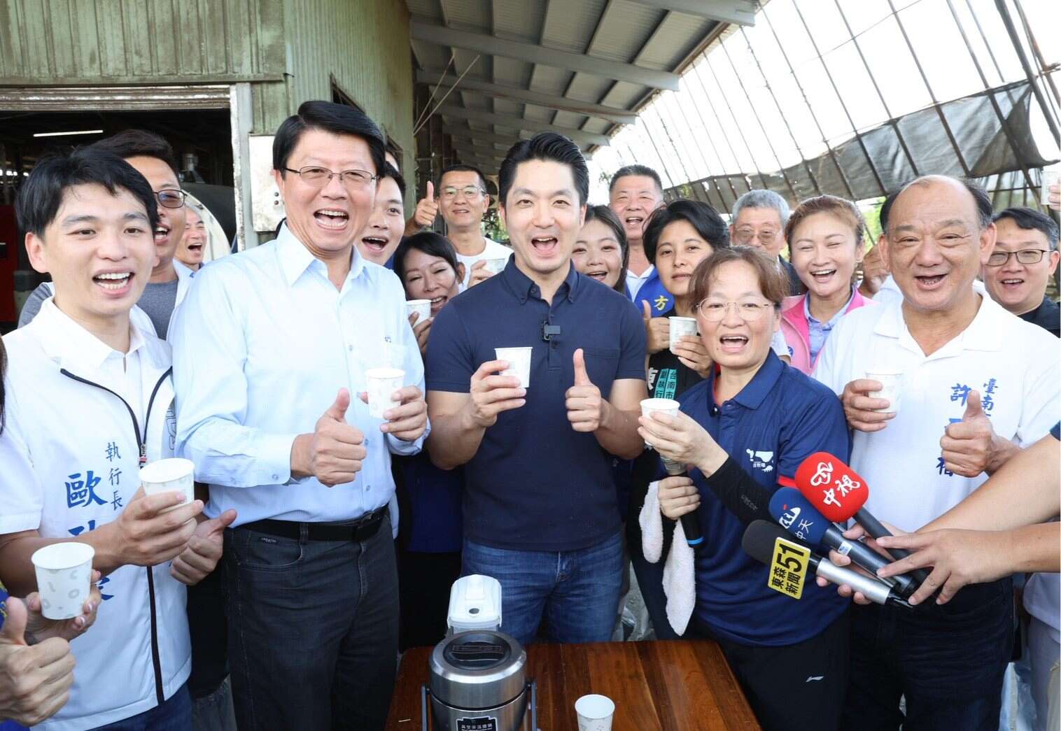 台北市「鲜奶周报」本土酪农业考察－和大家一起比赞（图片来源：台北市政府秘书处媒体事务组）
