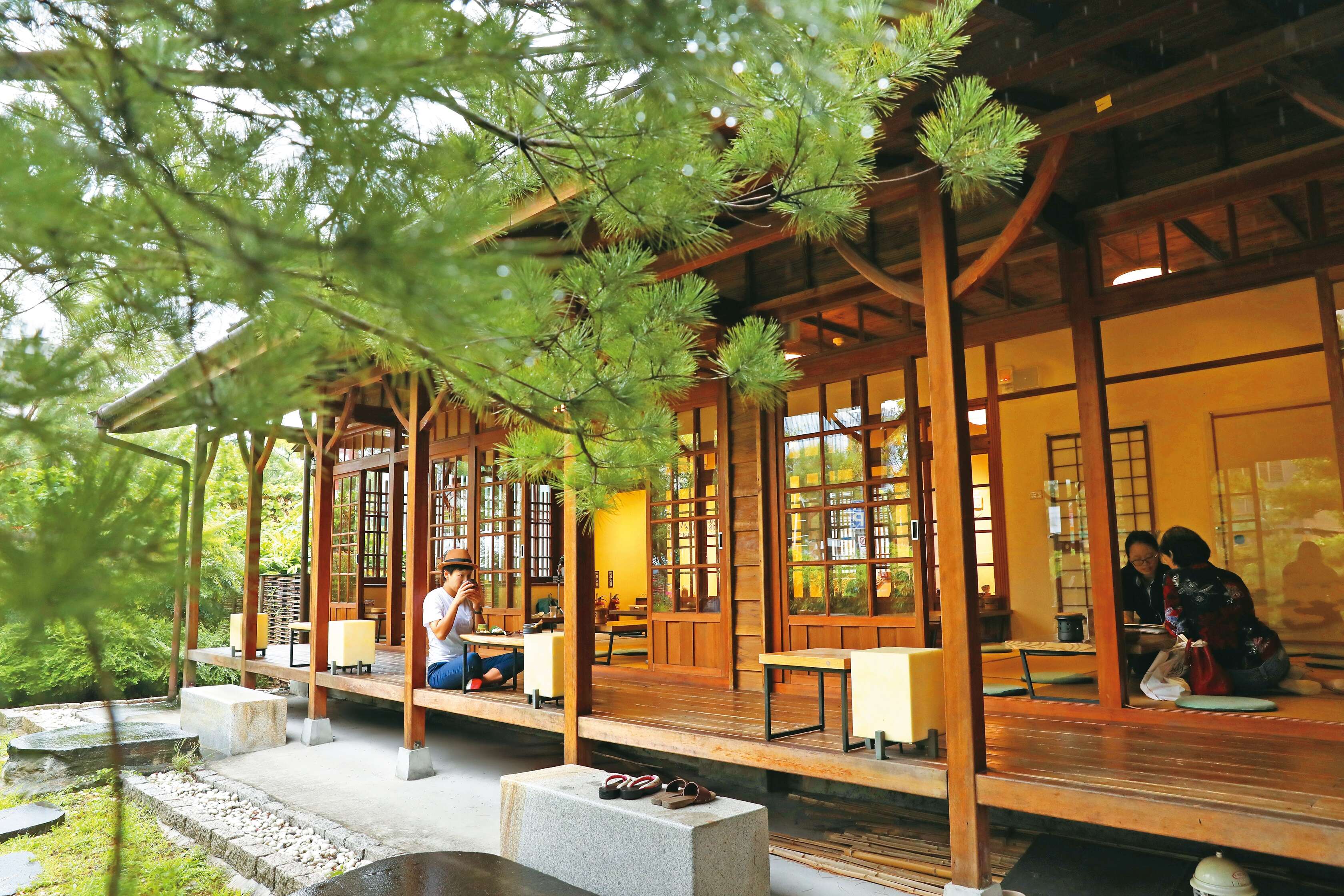 P14-17老屋活化-4 「八拾捌茶輪番所」讓民眾品飲台灣茶的同時，也能感受日式老宅氛圍。（攝影／何宗昇）