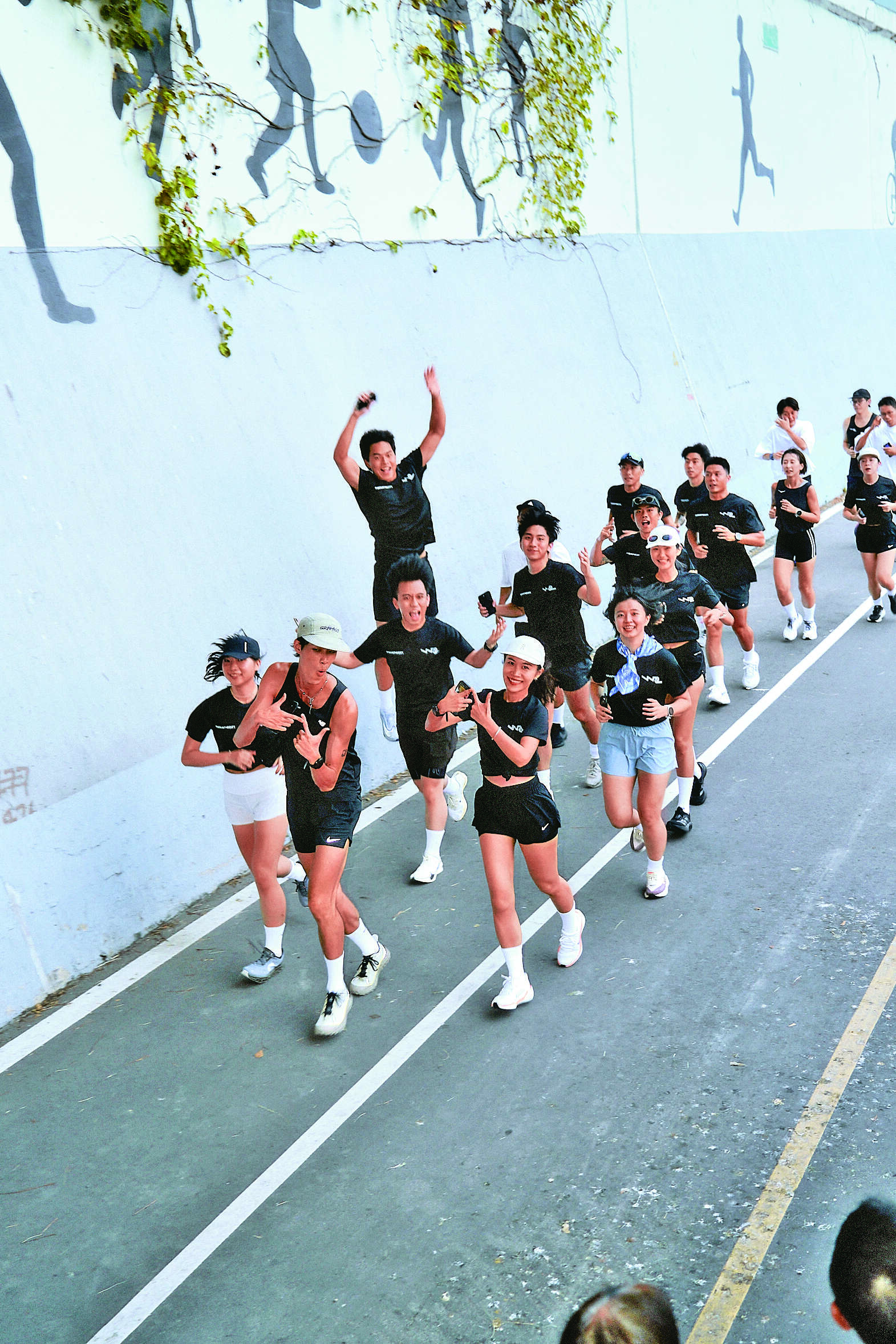 P28-31-風格-5@Allen Wu-跑步文化深入台北，常可見志同道合的跑友一同練習。