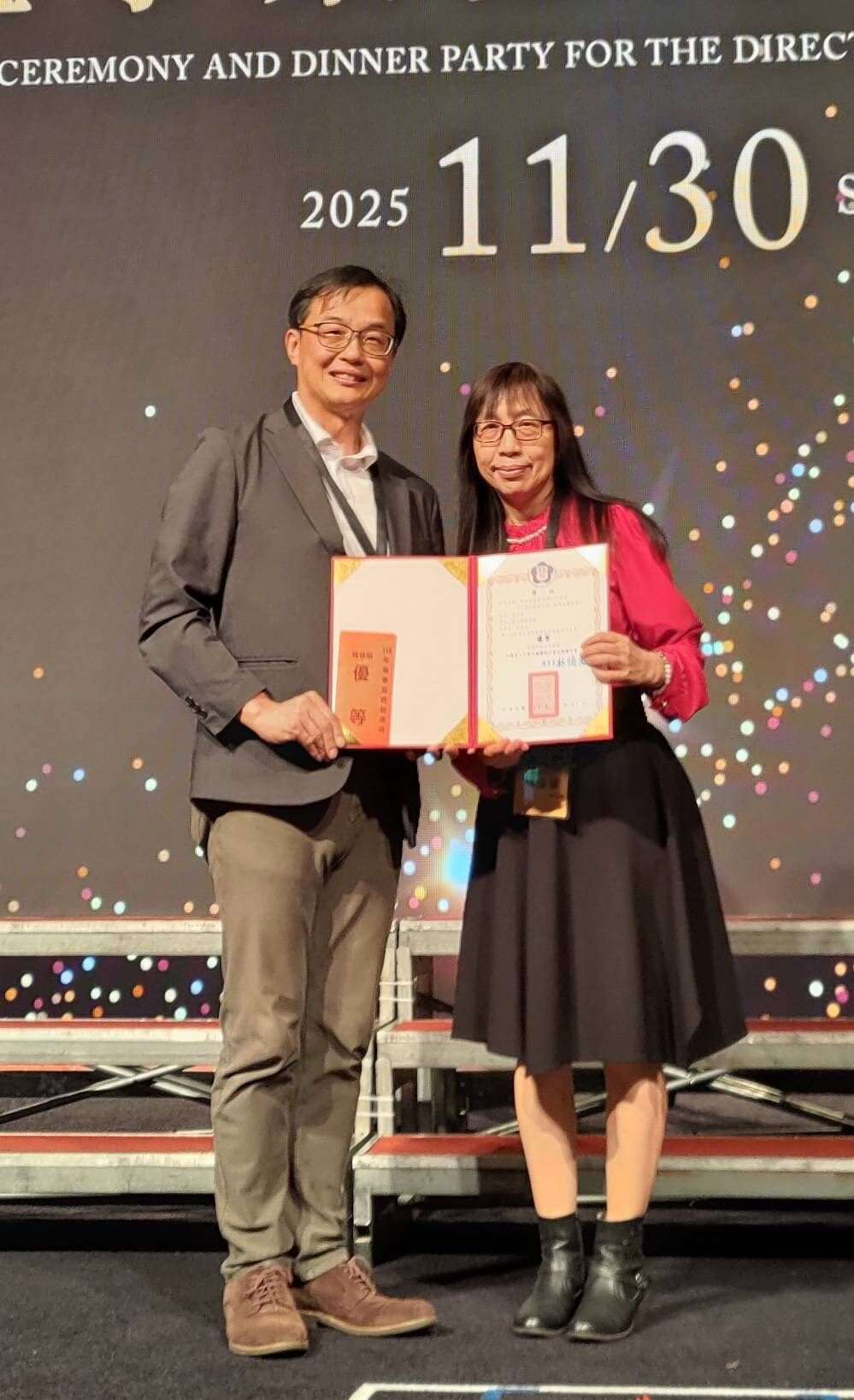 由林伟华主持的《幸福生活馆》单元「药师在我家—用药安全系列《中药西药都是药，药师担忧的事》」获得声音组优等奖（图片来源：台北市政府观光传播局）