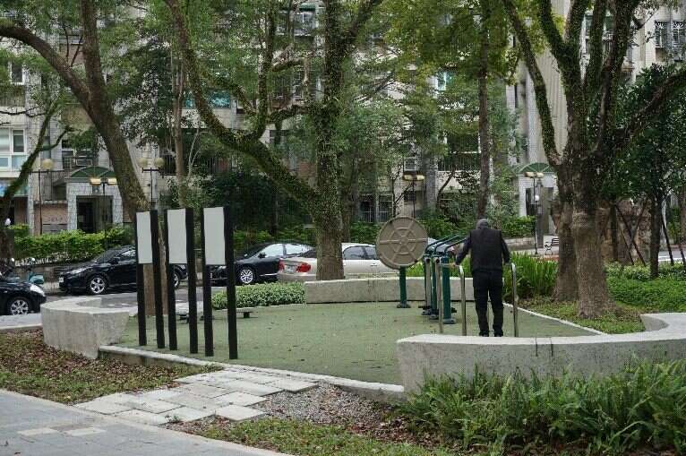 九如綠地體健設施（圖片來源：臺北市政府工務局公園路燈工程管理處）