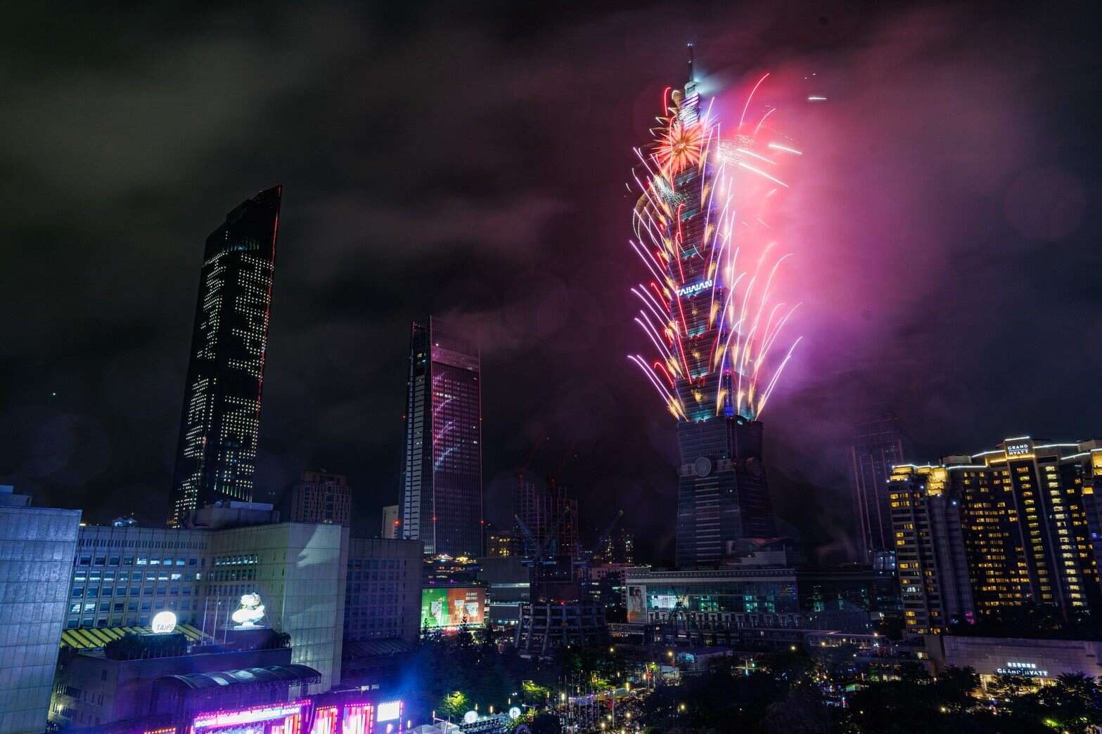 台北101长达6分钟「SPARK101」新年大秀-1（图片来源：台北市政府观光传播局）