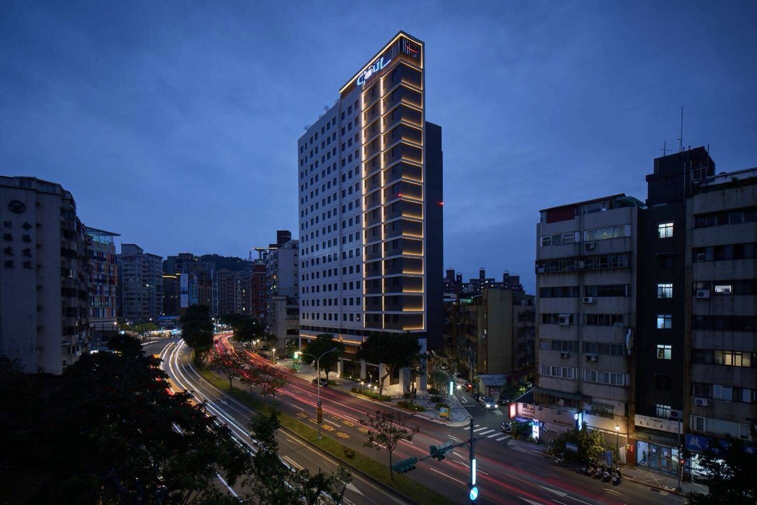 图／见潭璞旅共有240间房间，是士林区拥有最多房间的饭店，且紧邻士林夜市步行3分钟即可抵达。（见潭璞旅提供）