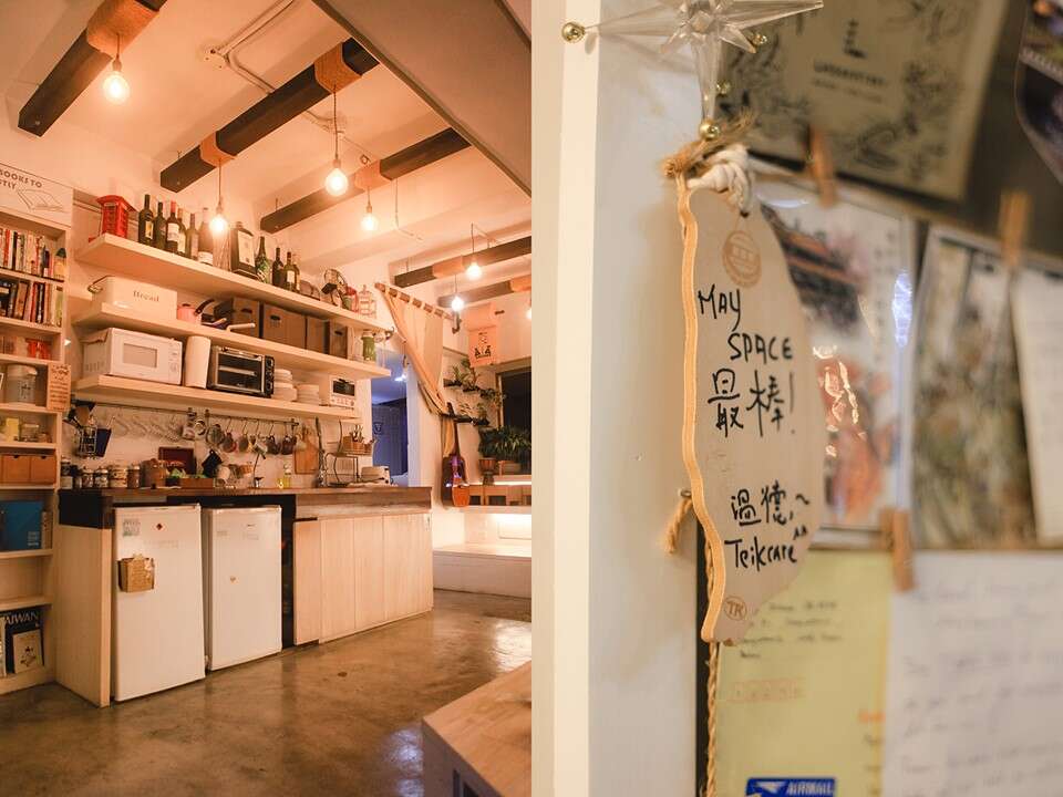 五月家青旅 北車館的環境溫暖,讓各國旅客交流。(五月家青旅 北車館提供)