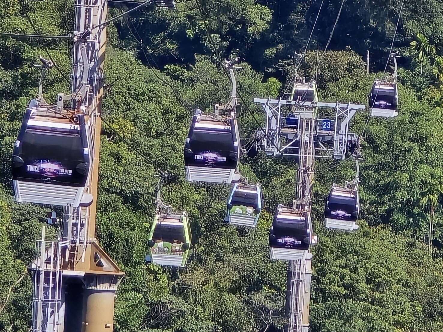 TWICE彩繪纜車山林穿梭畫面（圖片來源：臺北大眾捷運股份有限公司）