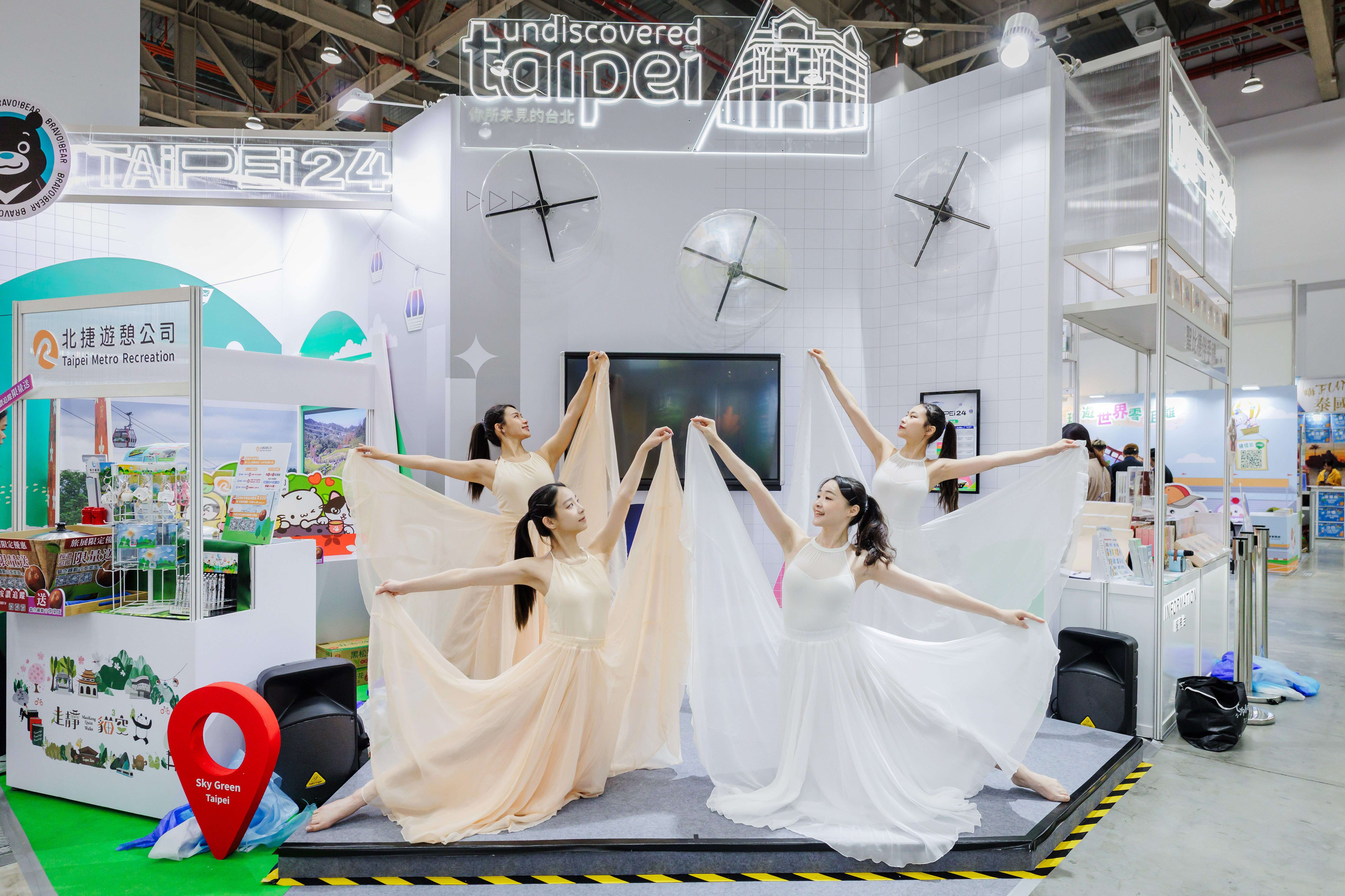 台中国际旅展「台北馆」在「凡徒艺术」华丽舞蹈表演揭开序幕。（图片来源：台北市政府观光传播局）