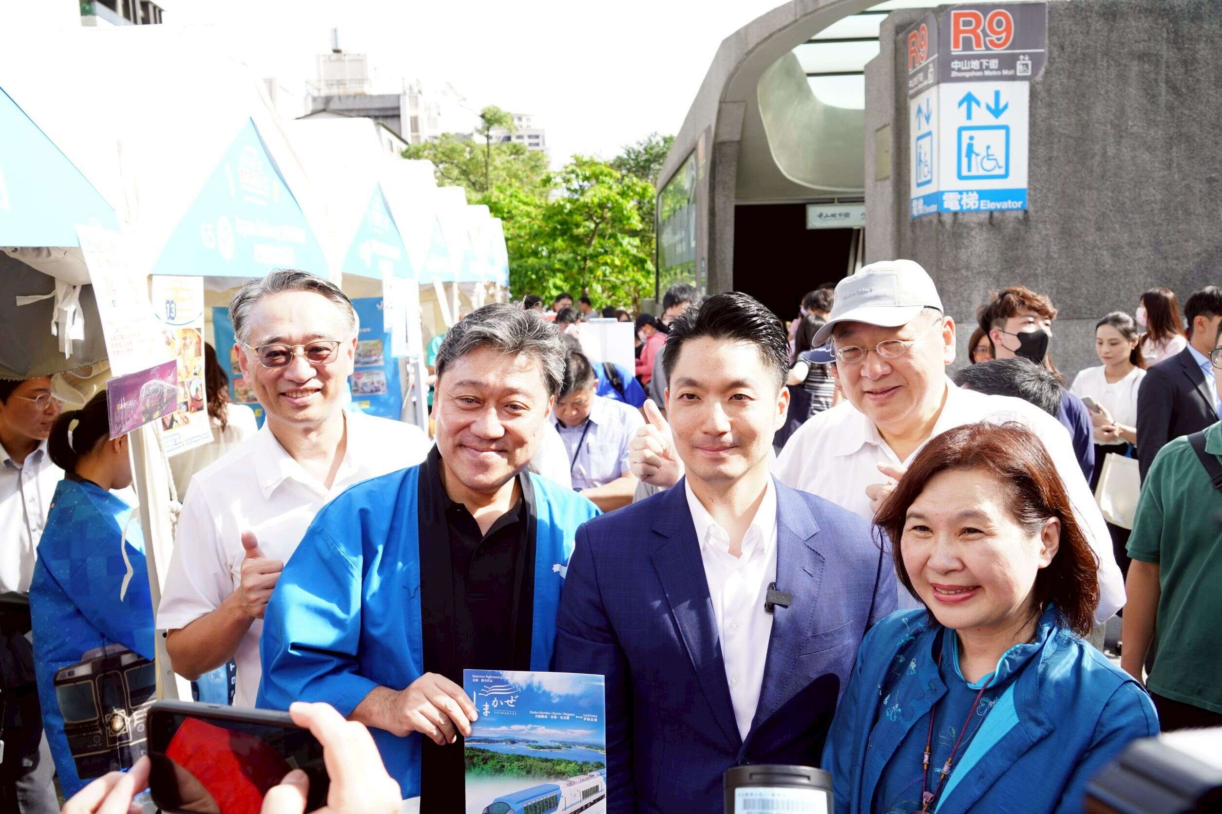 市長走訪軌道觀光友好夥伴攤位（圖片來源：臺北市政府秘書處媒體事務組）