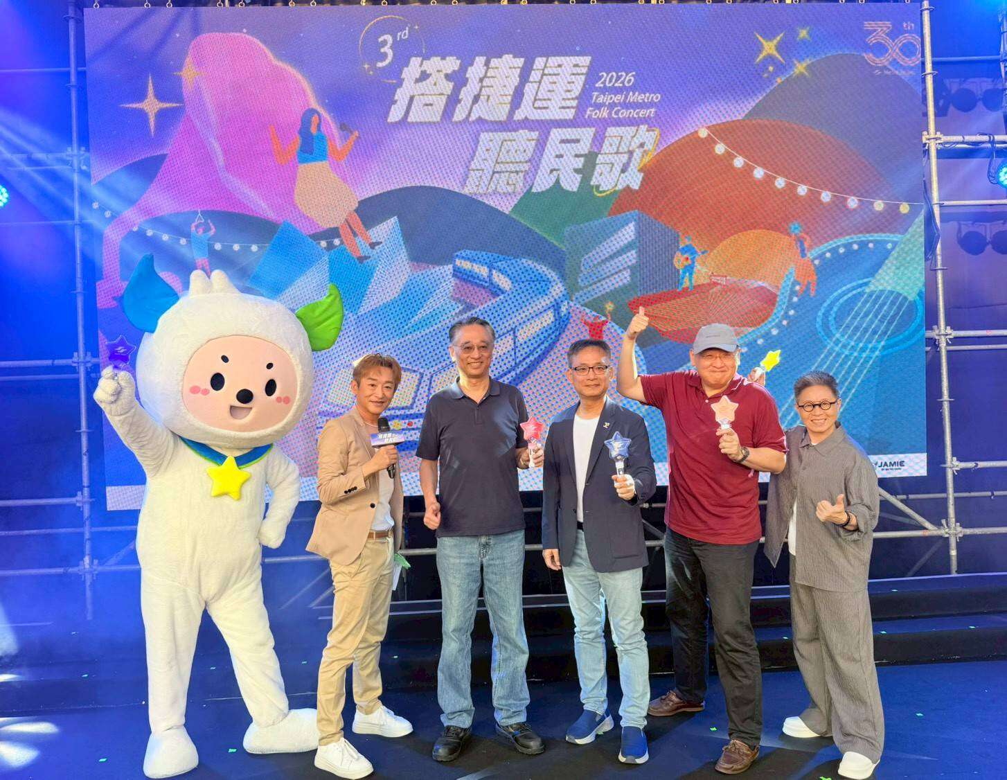 搭捷运听民歌活动贵宾合影（图片来源：台北大众捷运股份有限公司）