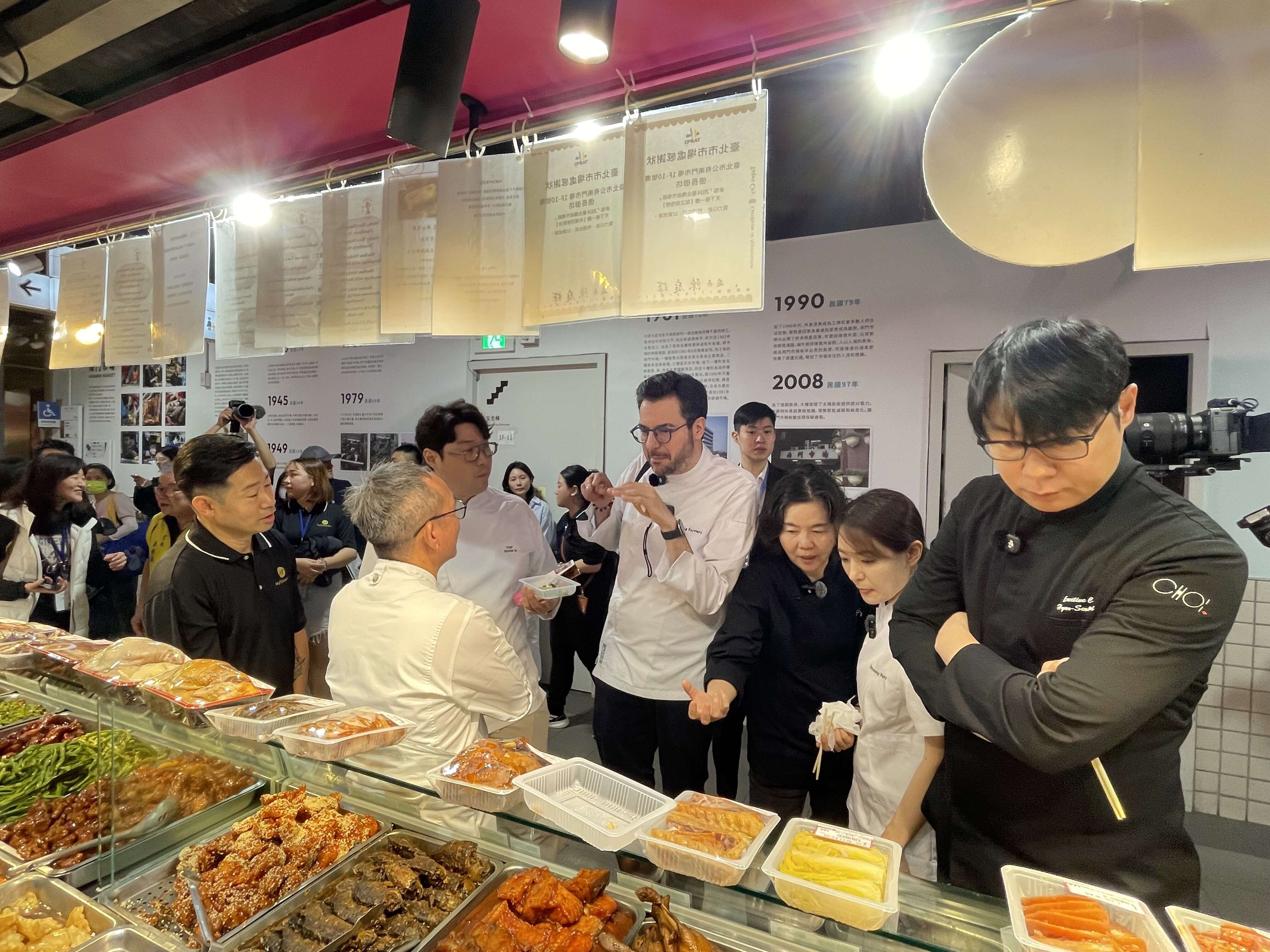『白と黒のスプーン』韓国人気シェフが台北訪問!市場グルメを大絶賛し台北観光を後押し
