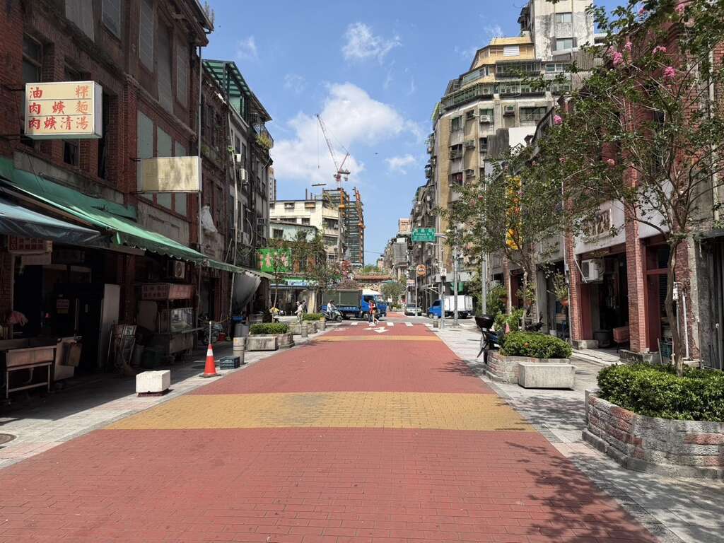 貴陽街紫薇形塑古味街景風情（圖片來源：臺北市政府工務局公園路燈工程管理處）