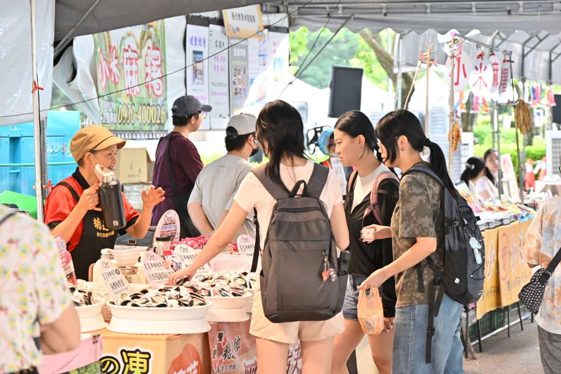 民眾遊逛好物市集（圖片來源：臺北市商業處）