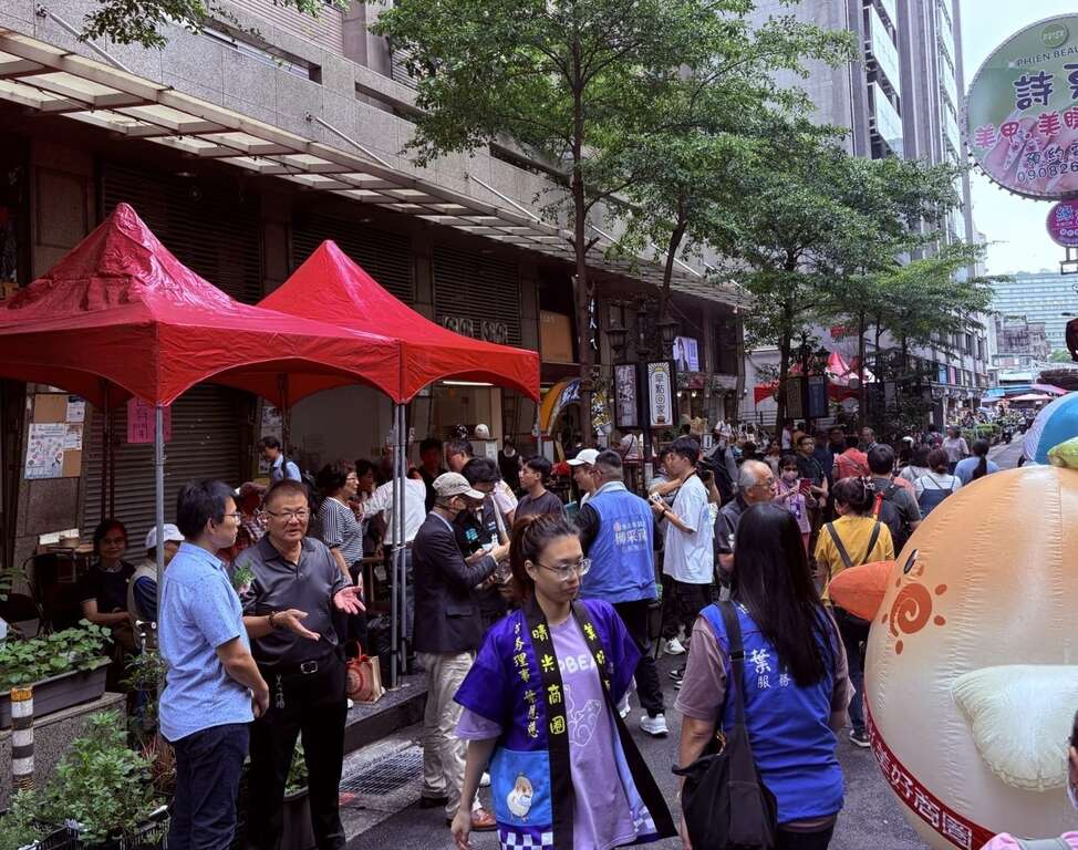 與會貴賓絡繹不絕，共襄盛舉見證重要時刻。（圖片來源：臺北市商業處）